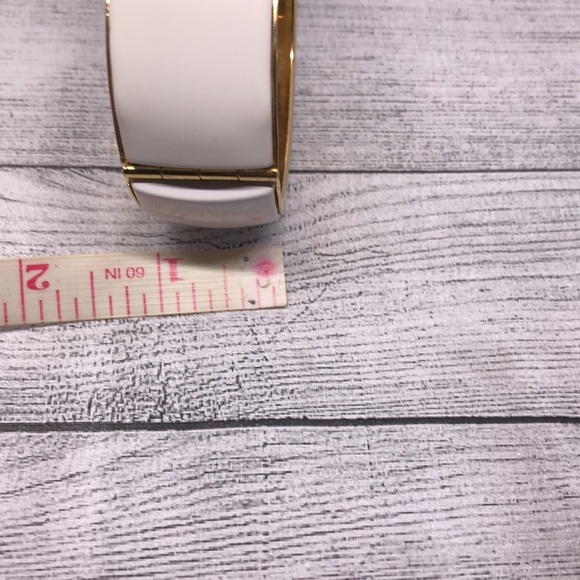 Vintage gold tone and white enamel statement bracelet - Picture 4 of 6